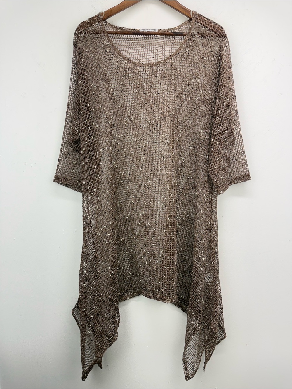 Magna size 18/20 Women’s Brown 3/4 Sleeve Mesh Fishnet Asymmetrical Tunic Top